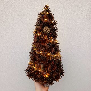 ŚWIĄTECZNA CHOINKA Z SZYSZEK 50cm