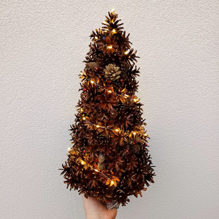 ŚWIĄTECZNA CHOINKA Z SZYSZEK 50cm