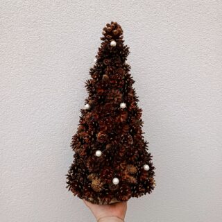 ŚWIĄTECZNA CHOINKA Z SZYSZEK