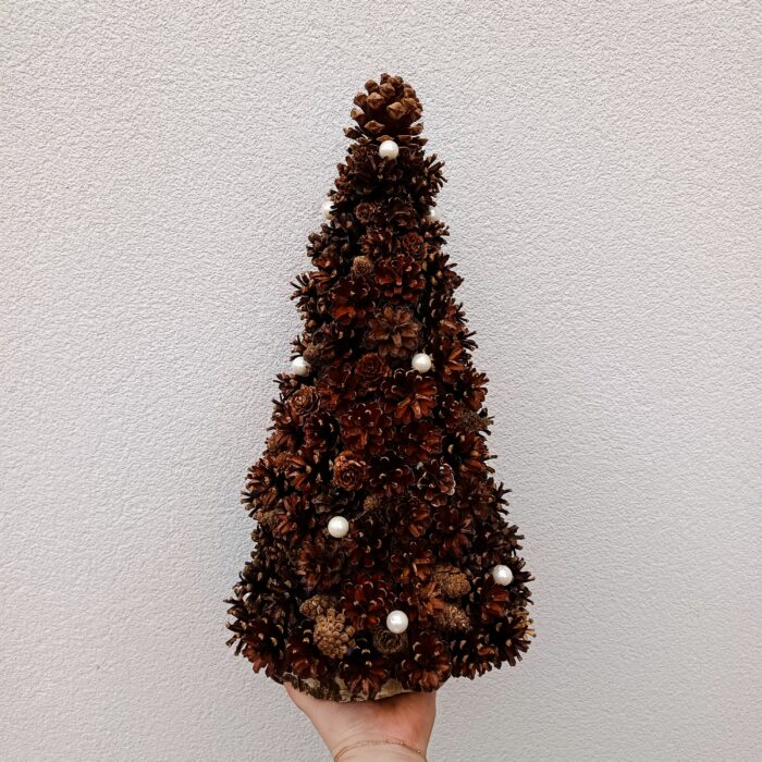 ŚWIĄTECZNA CHOINKA Z SZYSZEK