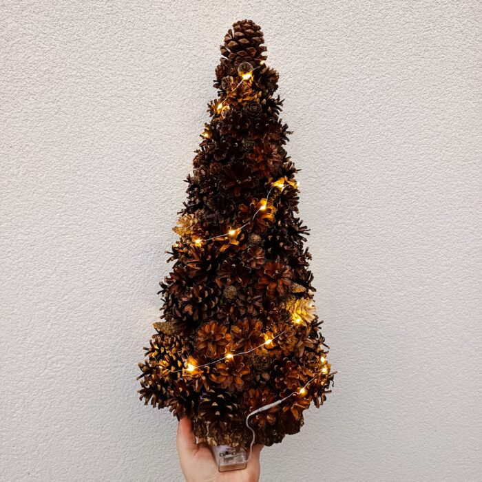 ŚWIĄTECZNA CHOINKA Z SZYSZEK