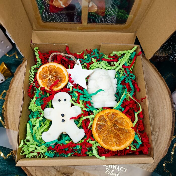 BOX ŚWIĄTECZNY ZE ŚWIECAMI 