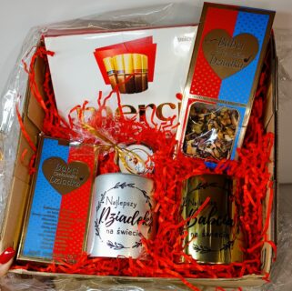 ZESTAW PREZENTOWY DLA BABCI I DZIADKA Z KUBKAMI